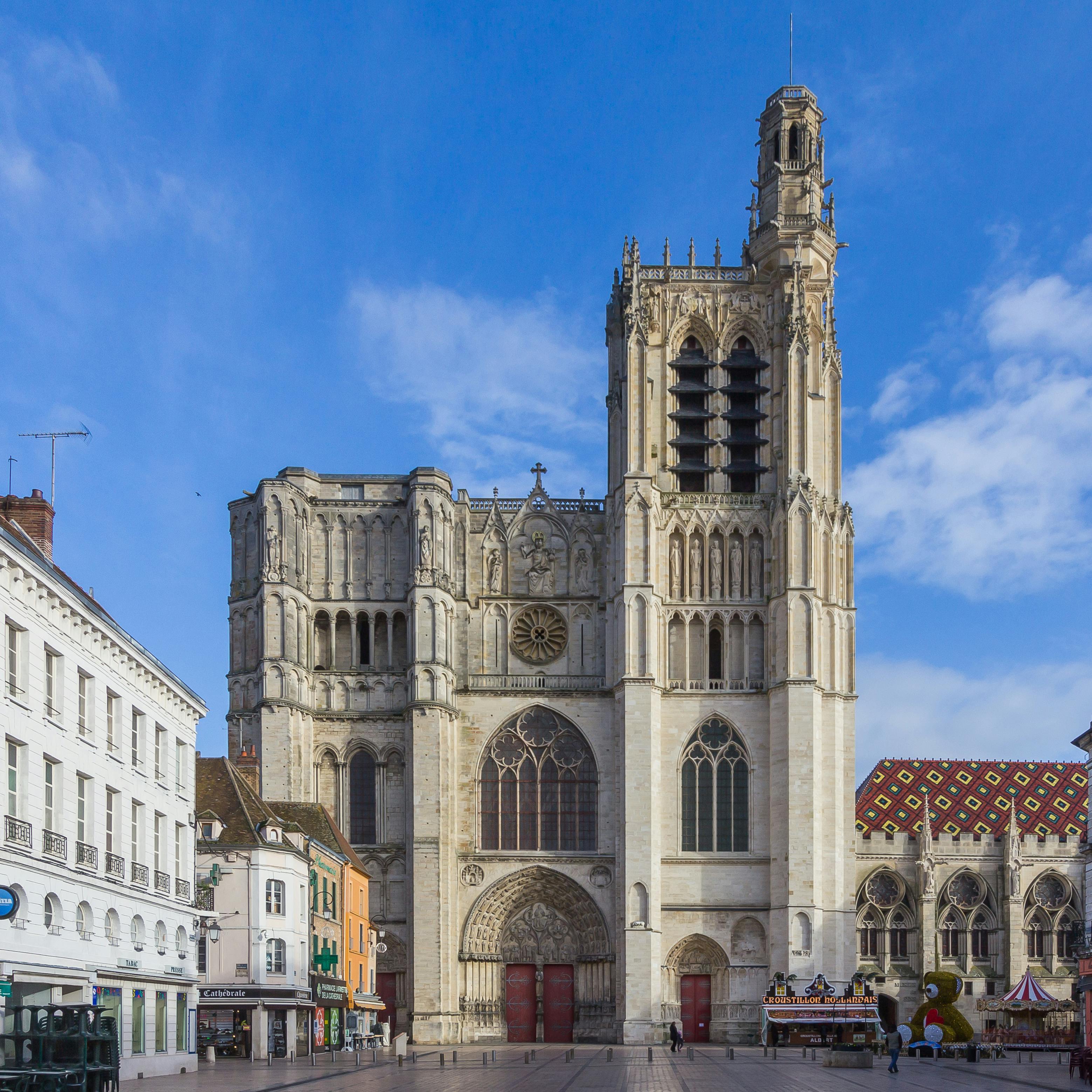 Jour 2 : De Melun à Sens, une évasion champêtre et historique (90km)