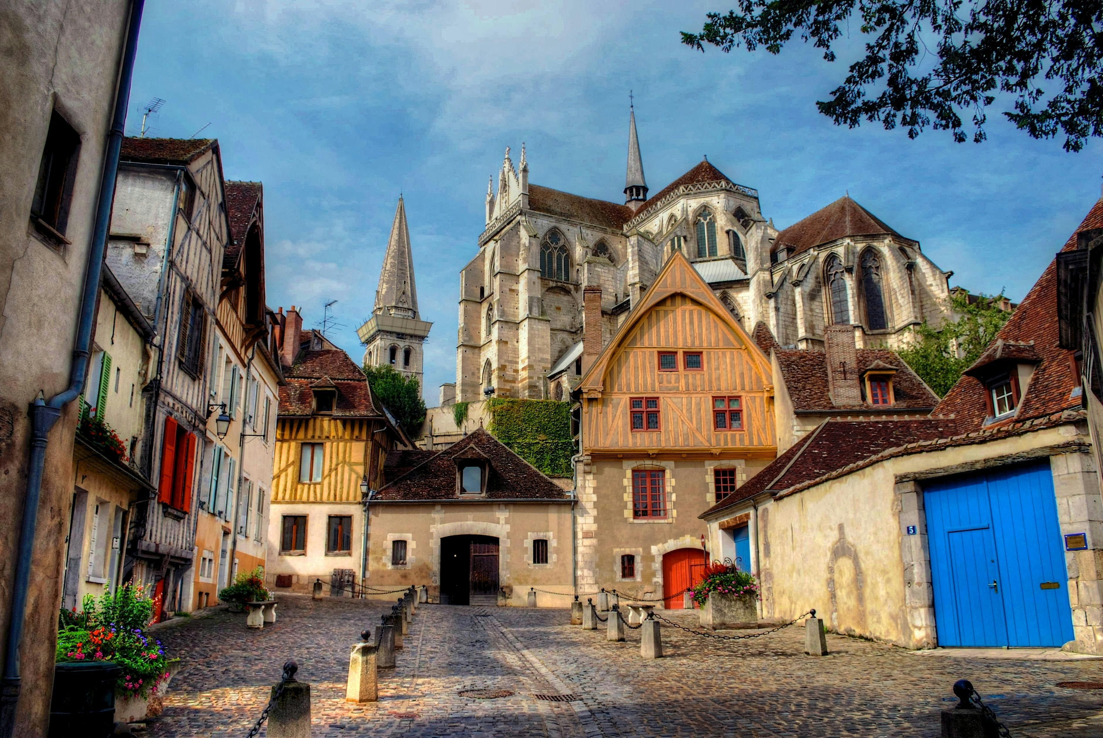 Jour 3 : De Sens à Auxerre, une évasion entre vignoble et histoire (72km)